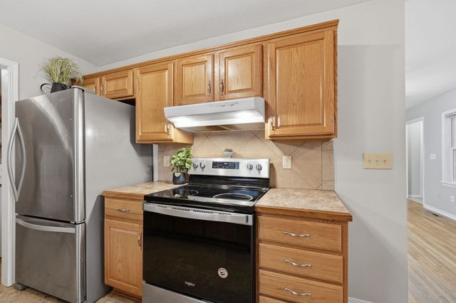 420 N Hillcrest Ave, Haysville, KS 67060