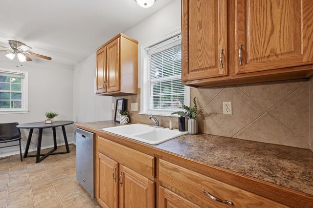 420 N Hillcrest Ave, Haysville, KS 67060