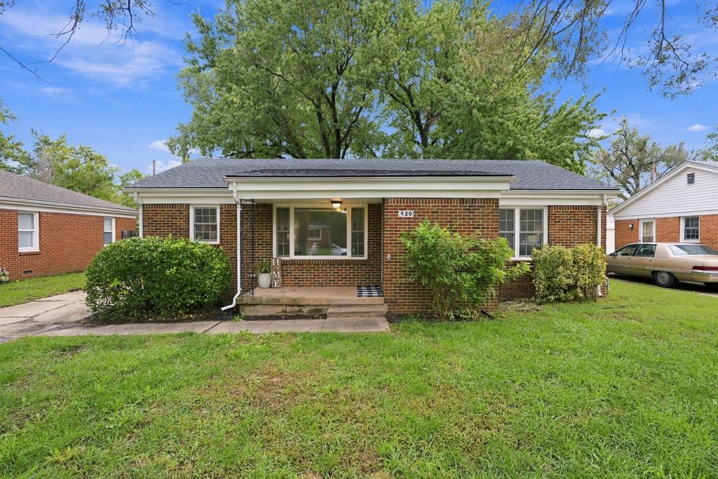 420 N Hillcrest Ave, Haysville, KS 67060