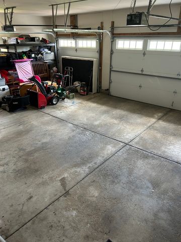 690 Waterford Drive, Des Plaines, IL 60016
