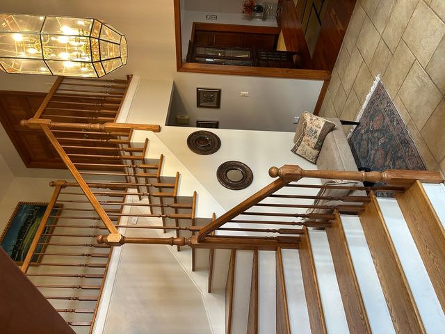 690 Waterford Drive, Des Plaines, IL 60016