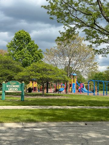 690 Waterford Drive, Des Plaines, IL 60016