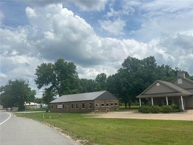 1002 1st Avenue, Gravette, AR 72736