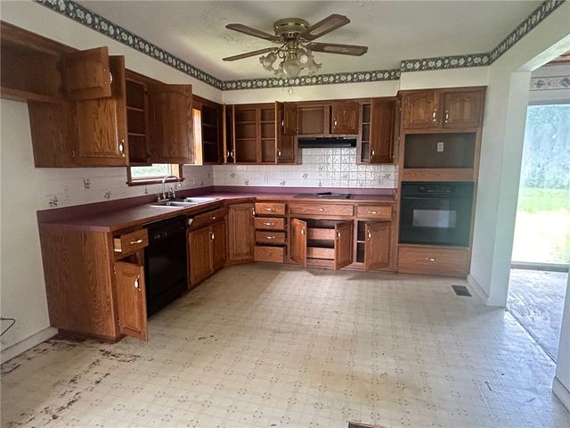1002 1st Avenue, Gravette, AR 72736