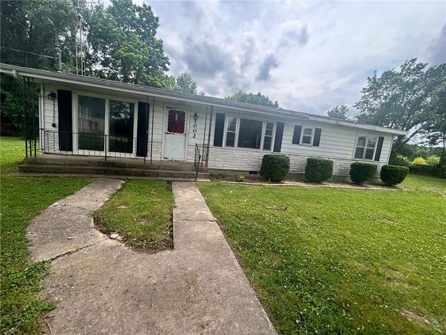 1002 1st Avenue, Gravette, AR 72736