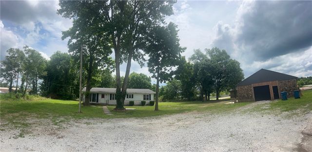 1002 1st Avenue, Gravette, AR 72736