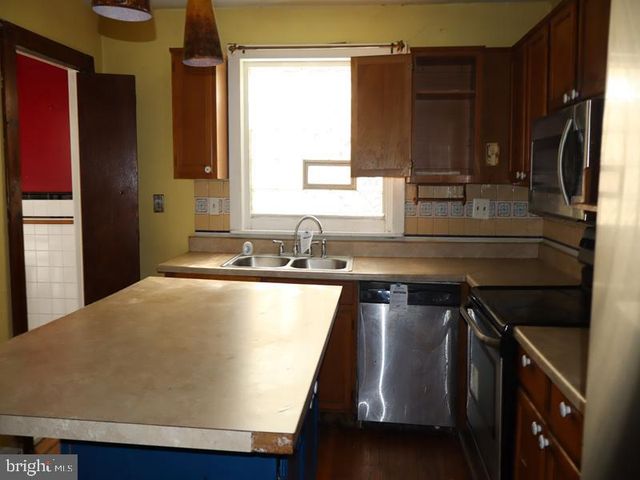 6824 COBBS CREEK PKWY, Philadelphia, PA 19142