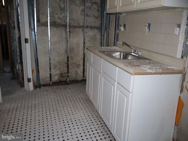 6824 COBBS CREEK PKWY, Philadelphia, PA 19142
