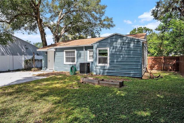 1209 E FLORA STREET, Tampa, FL 33604