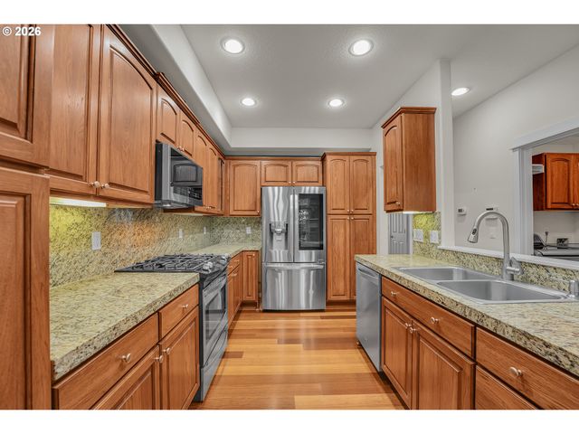 924 Ne 73RD Ave, Hillsboro, OR 97124