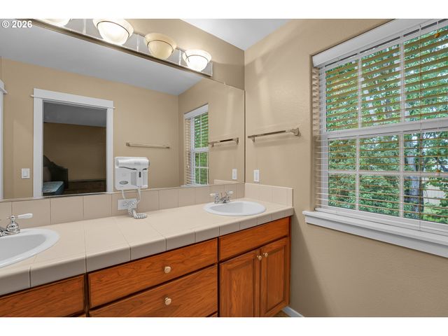 924 Ne 73RD Ave, Hillsboro, OR 97124
