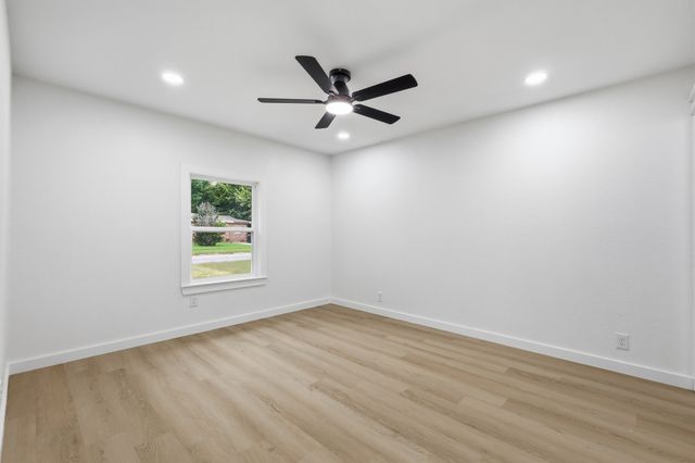 711 Drummond Drive, Arlington, TX 76012