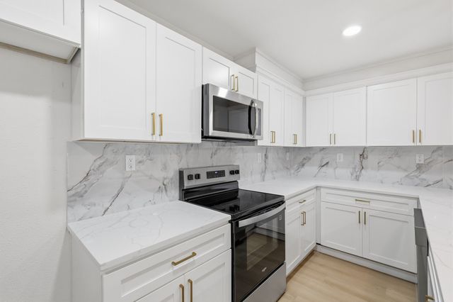 711 Drummond Drive, Arlington, TX 76012