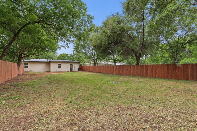 711 Drummond Drive, Arlington, TX 76012