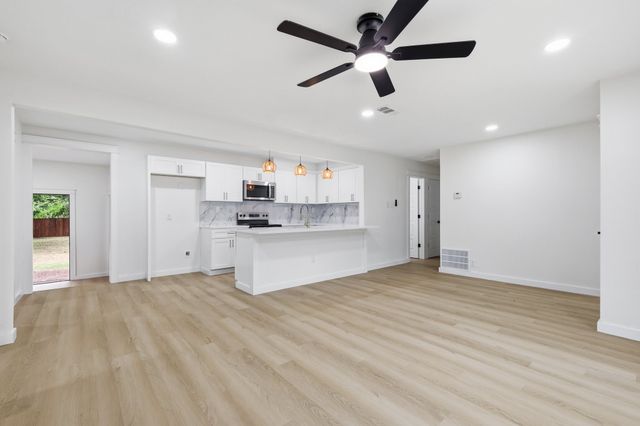 711 Drummond Drive, Arlington, TX 76012
