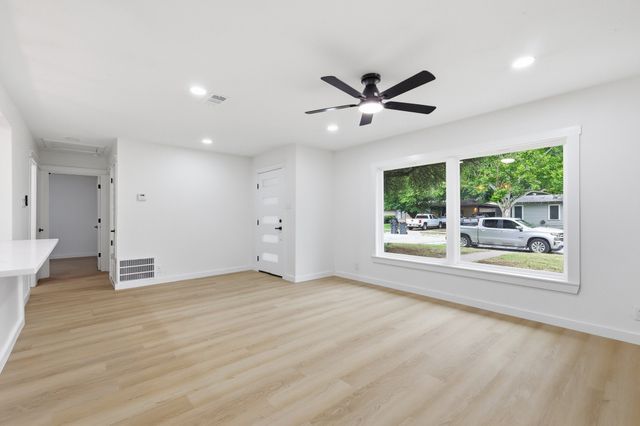 711 Drummond Drive, Arlington, TX 76012