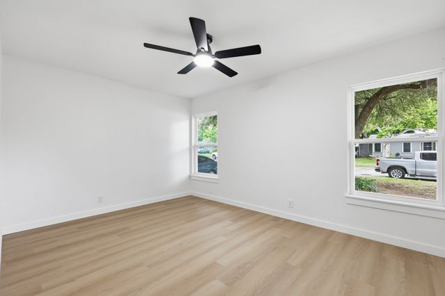 711 Drummond Drive, Arlington, TX 76012
