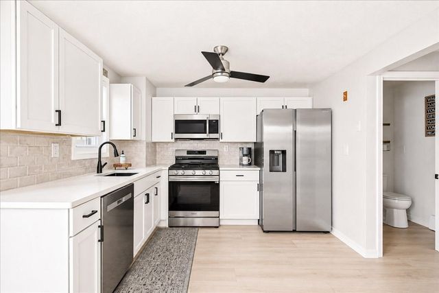 12 Lydon Ln C2, Halifax, MA 02338