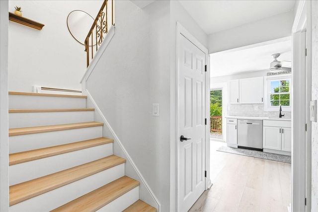 12 Lydon Ln C2, Halifax, MA 02338