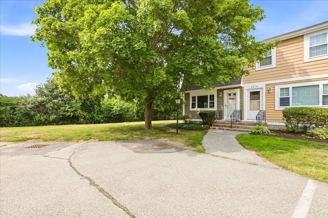 12 Lydon Ln C2, Halifax, MA 02338