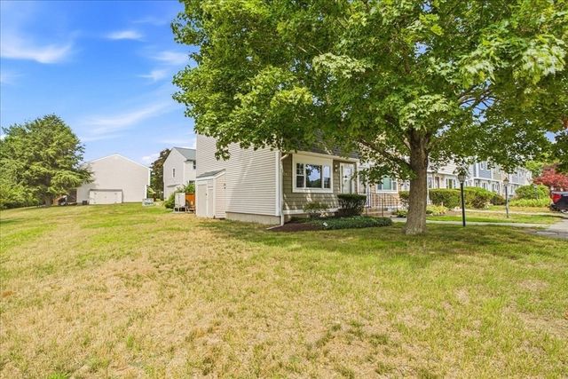 12 Lydon Ln C2, Halifax, MA 02338