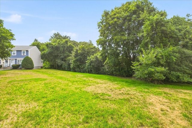 12 Lydon Ln C2, Halifax, MA 02338