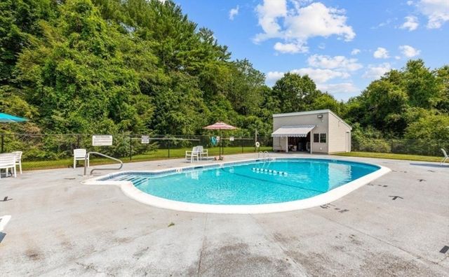 12 Lydon Ln C2, Halifax, MA 02338