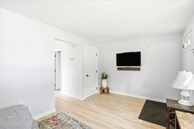 12 Lydon Ln C2, Halifax, MA 02338