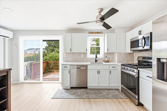 12 Lydon Ln C2, Halifax, MA 02338
