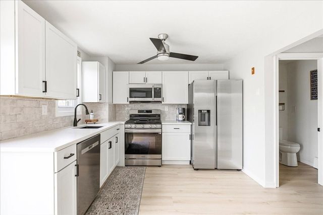 12 Lydon Ln C2, Halifax, MA 02338