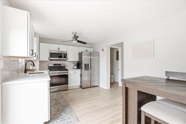 12 Lydon Ln C2, Halifax, MA 02338