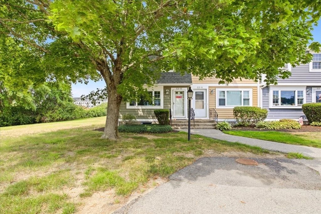 12 Lydon Ln C2, Halifax, MA 02338