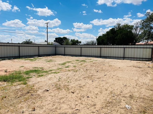 301 E Elizabeth, Stanton, TX 79782