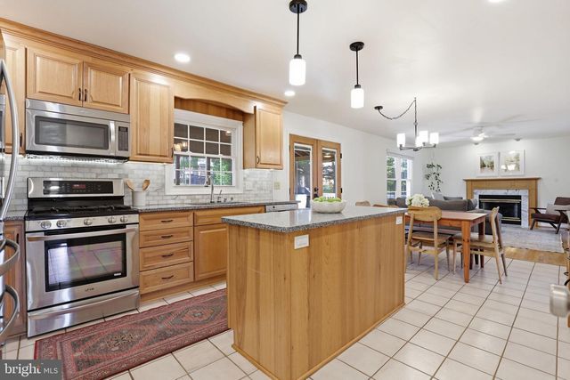 1404 ROCK RIDGE CT, Herndon, VA 20170