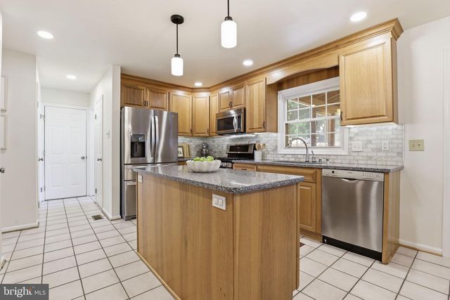1404 ROCK RIDGE CT, Herndon, VA 20170