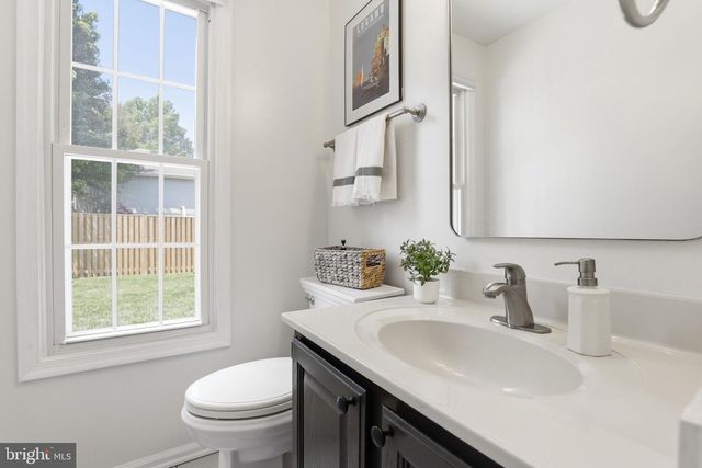 1404 ROCK RIDGE CT, Herndon, VA 20170