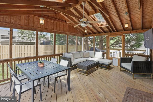1404 ROCK RIDGE CT, Herndon, VA 20170
