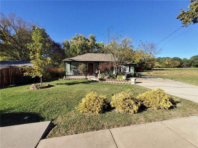 2668 Huntsville Road, Fayetteville, AR 72701