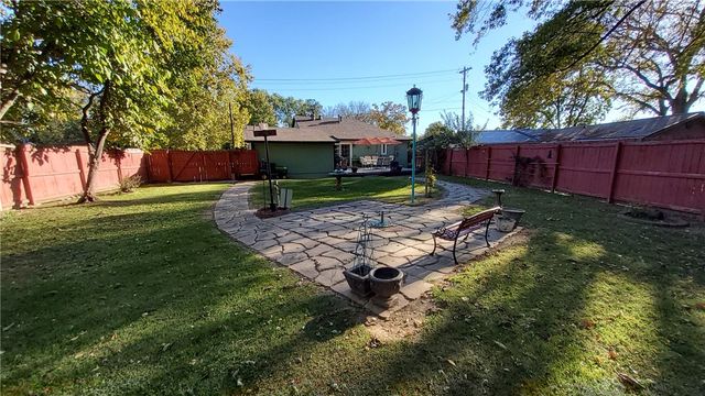 2668 Huntsville Road, Fayetteville, AR 72701