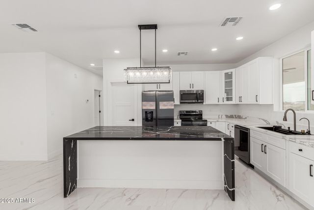 37911 W RANCHO Drive, Tonopah, AZ 85354