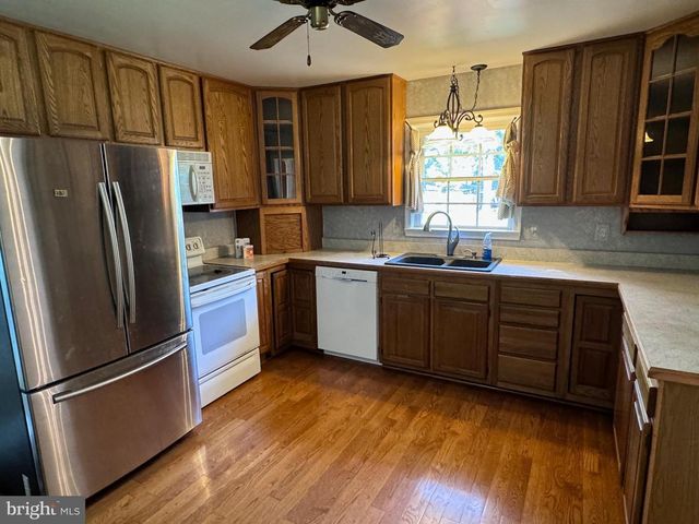 6375 UNION MILL RD, Clifton, VA 20124