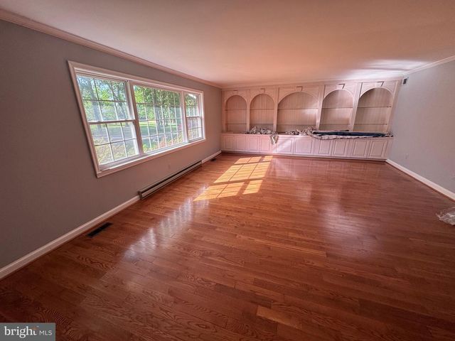 6375 UNION MILL RD, Clifton, VA 20124