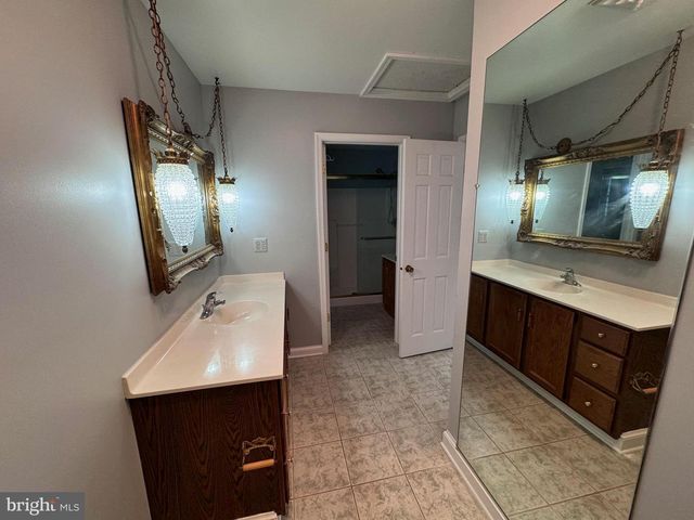 6375 UNION MILL RD, Clifton, VA 20124