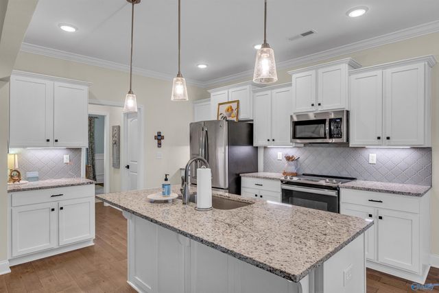 7123 SE Kingsbridge Lane, Owens Cross Roads, AL 35763