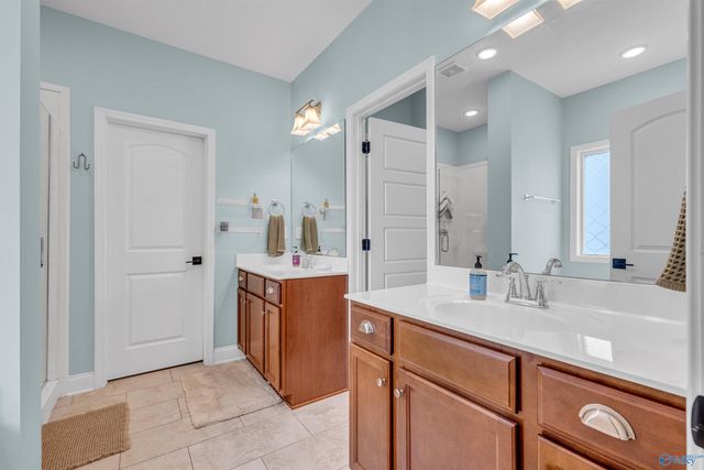 7123 SE Kingsbridge Lane, Owens Cross Roads, AL 35763