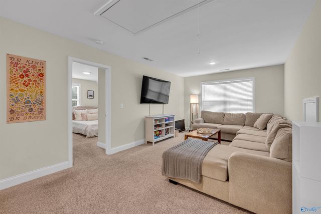 7123 SE Kingsbridge Lane, Owens Cross Roads, AL 35763