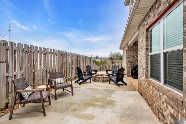 7123 SE Kingsbridge Lane, Owens Cross Roads, AL 35763