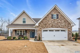 7123 SE Kingsbridge Lane, Owens Cross Roads, AL 35763