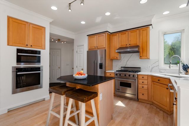 278 Brennan Woods Drive, Williston, VT 05495