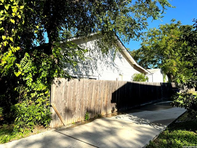 420 PIERCE AVE, San Antonio, TX 78208